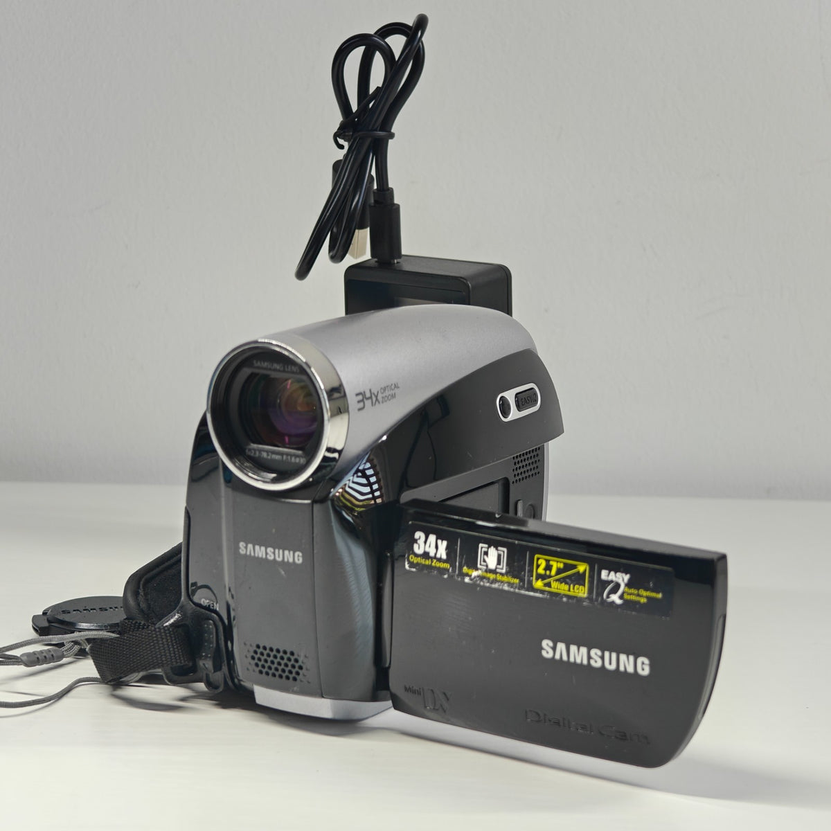 Samsung VP-D381 MiniDV Camcorder Black 2.7" LCD 34x Zoom with Charger - Native Sole Cameras