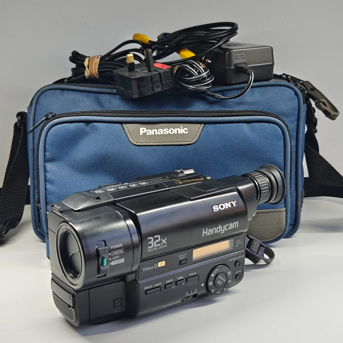 Sony Handycam CCD-TR411E Camcorder Video8 XR Tape 32x Zoom + Charger + Bag - Native Sole Cameras