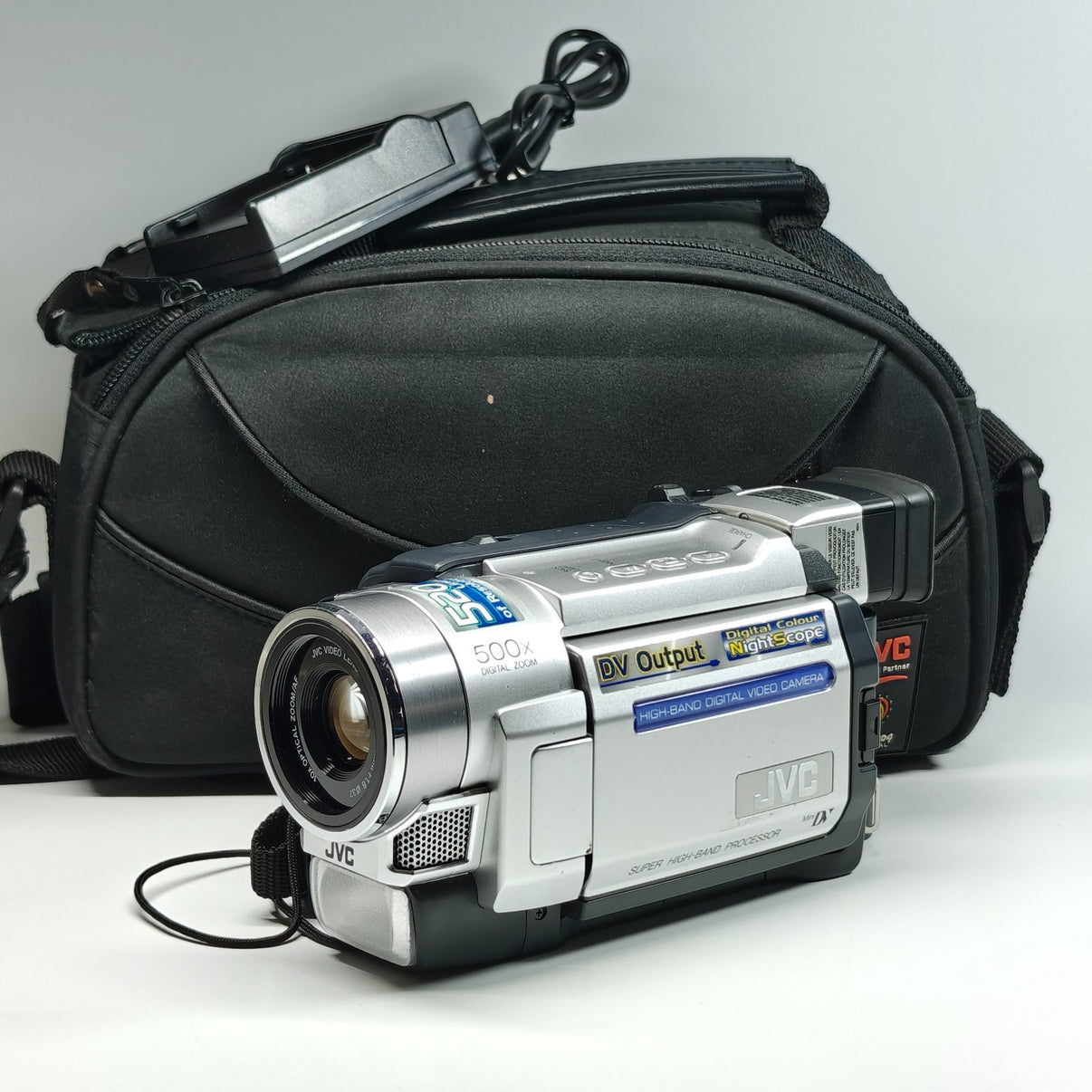 JVC GR-DVL160 Camcorder MiniDV Tape 500x Zoom 2.5" LCD + Charger & Euro 2004 Bag - Native Sole Cameras