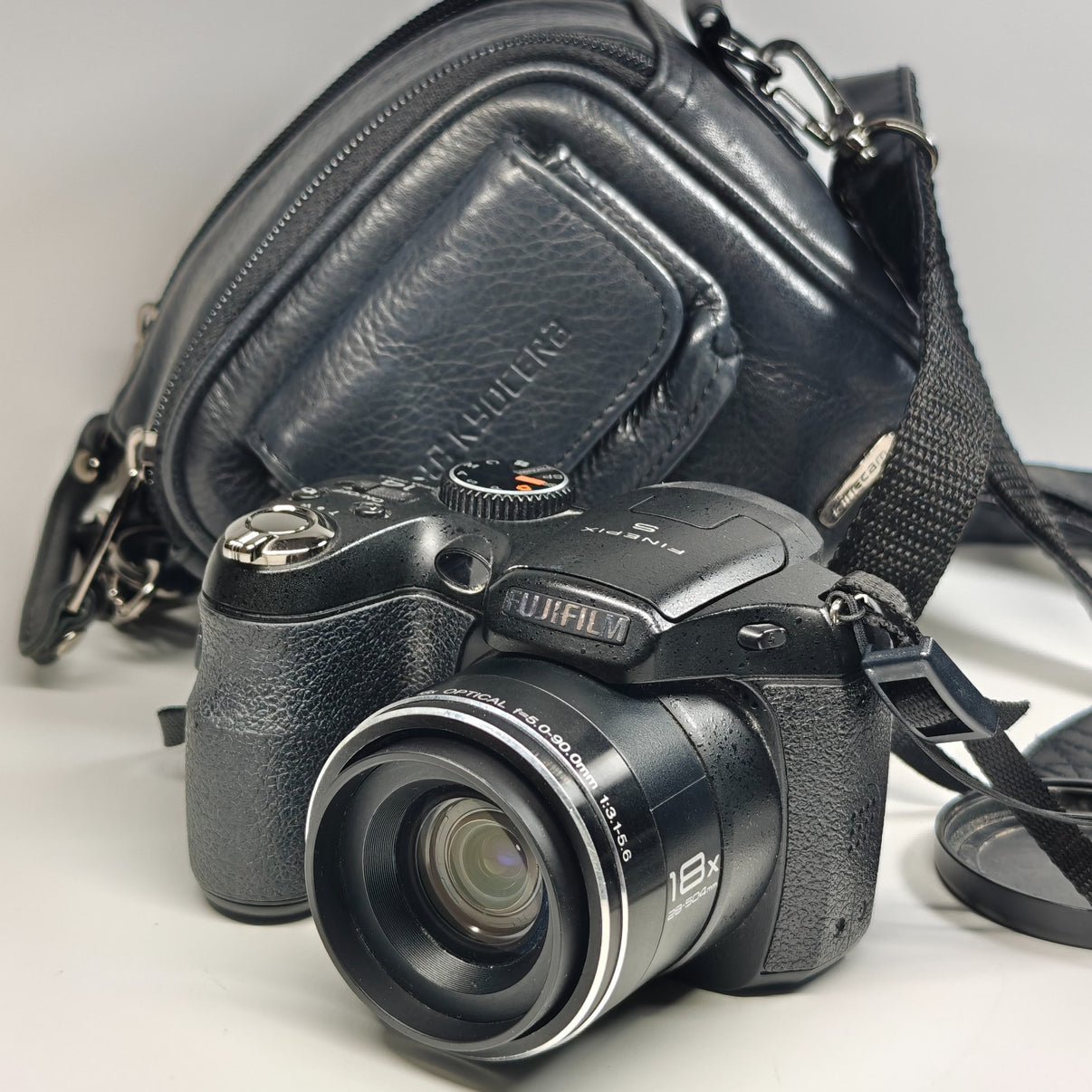 Fujifilm FinePix S2950 14MP Digital Bridge Camera Black 18x Zoom 3" LCD + Bag - Native Sole Cameras