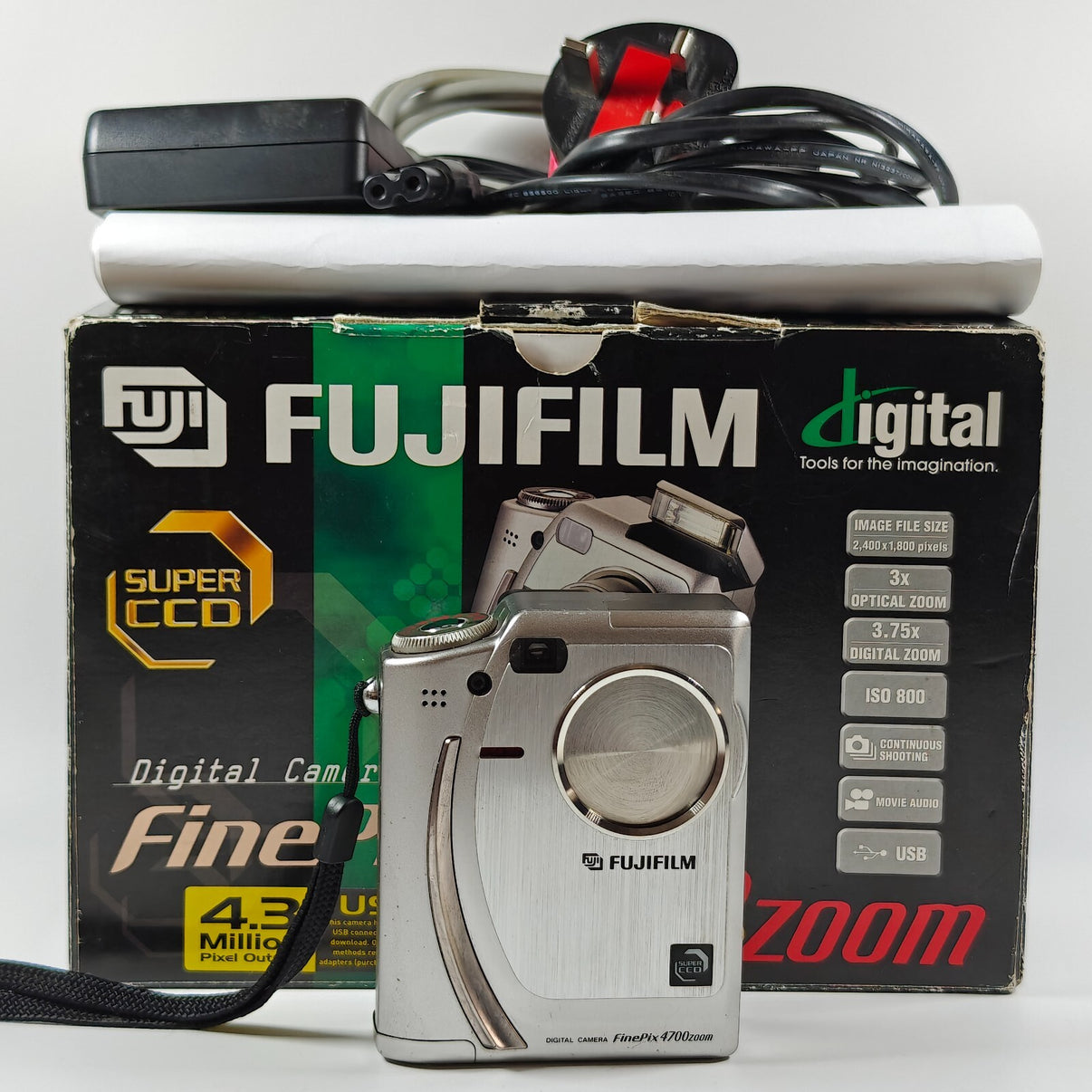 Fujifilm FinePix 4700 Zoom Digital Camera 2.4MP Silver Compact Retro 2000s Boxed - Native Sole Cameras