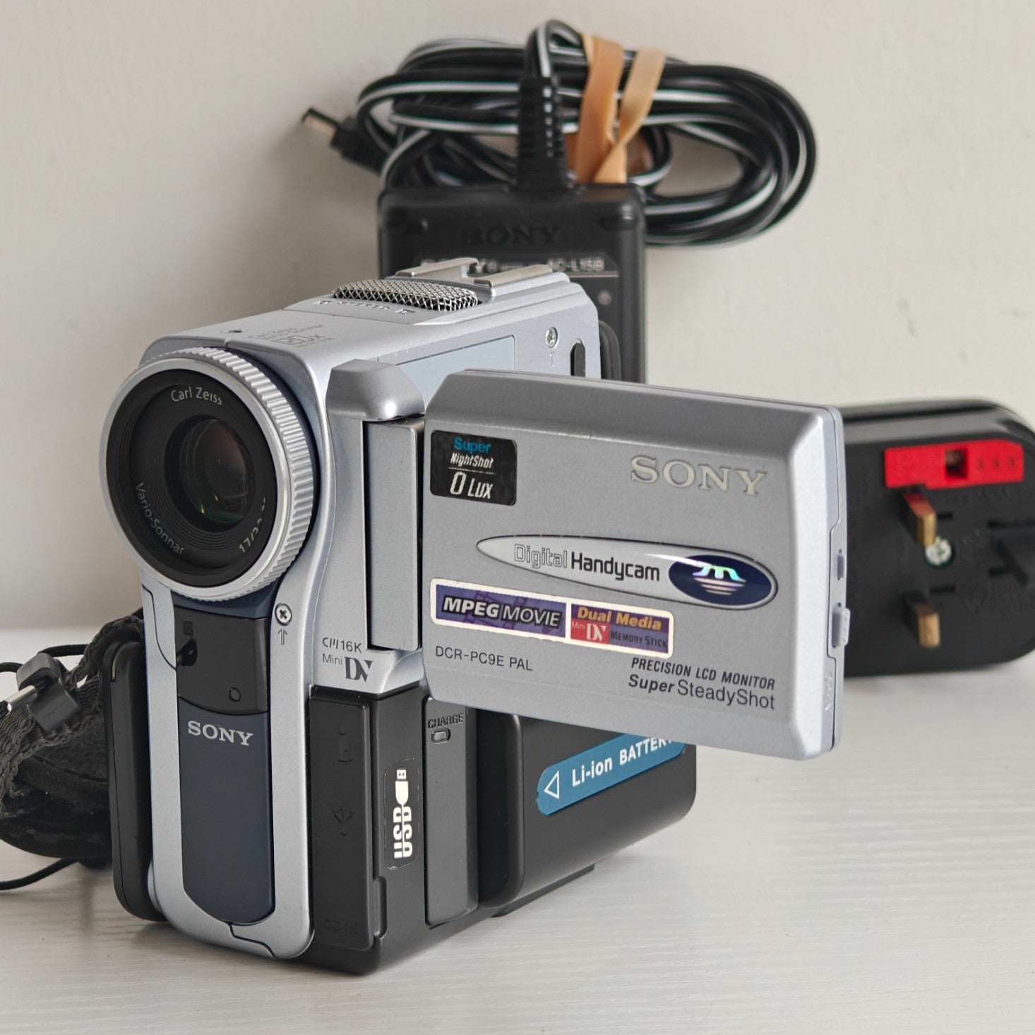 Sony Digital Handycam DCR-PC9E MiniDV Camcorder NightShot