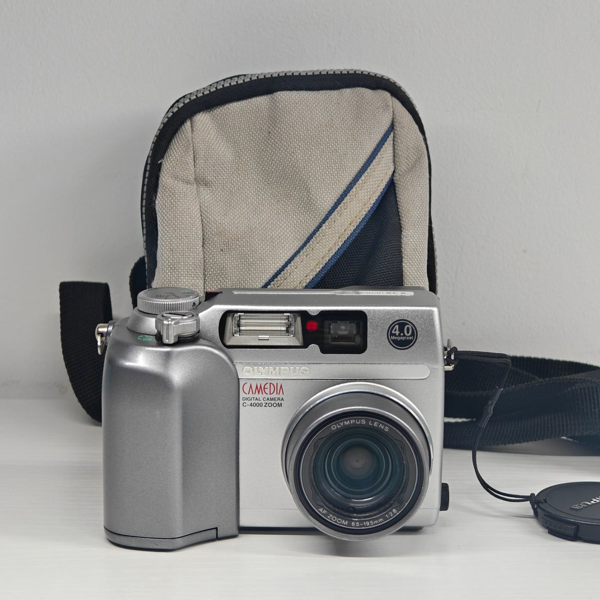 Olympus CAMEDIA C-4000 Zoom Digital Camera 4MP Silver Retro Digicam + Case - Native Sole Cameras