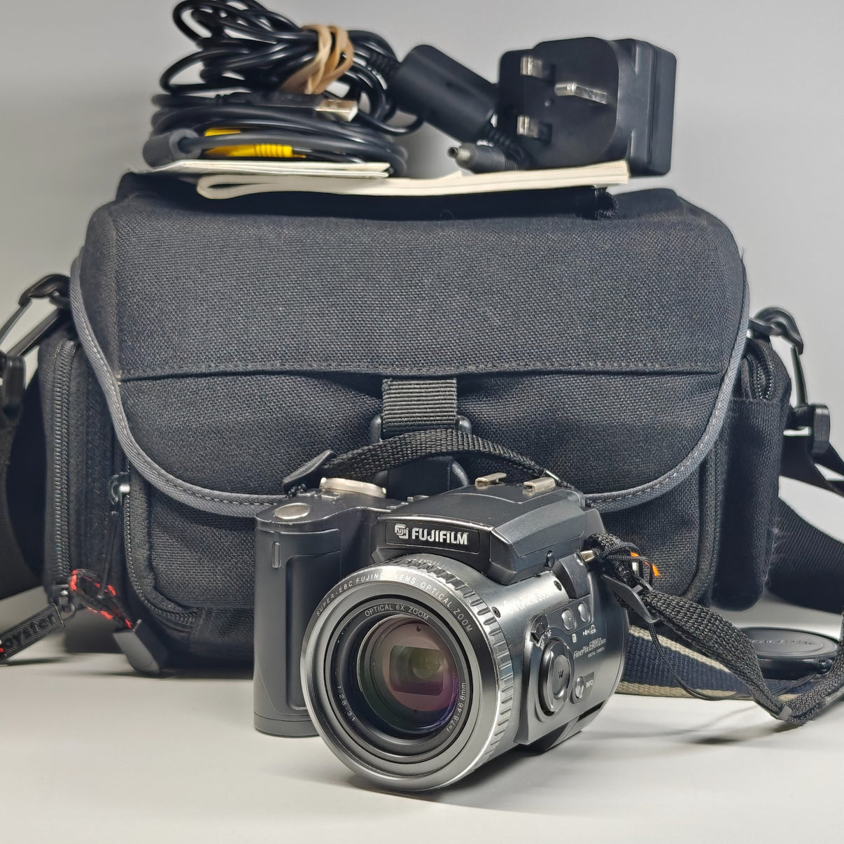 Fujifilm FinePix 6900 Zoom Digital Bridge Camera 3.1MP 6x Optical Zoom + Extras - Native Sole Cameras