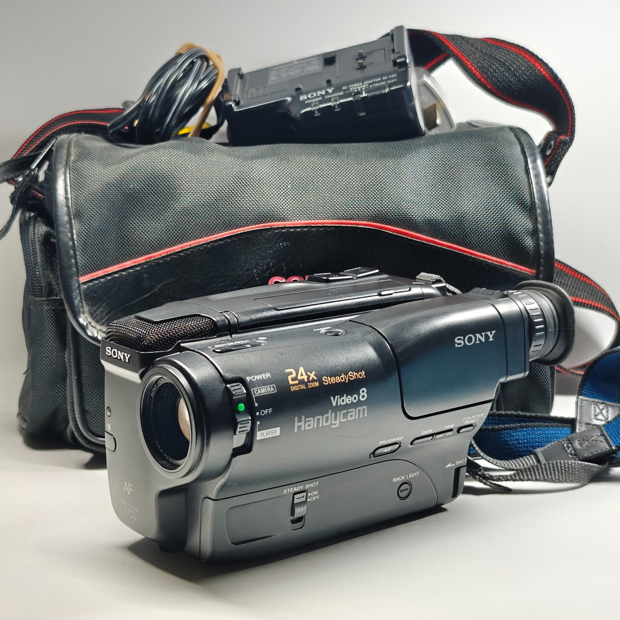 Sony Handycam CCD-TR550E Camcorder Video8 Tape 24x Zoom 1990s + Charger, Bag, AV - Native Sole Cameras