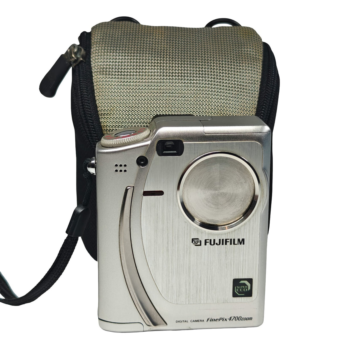 Fujifilm FinePix 4700 Zoom Digital Camera 2.4MP Silver Compact Retro 2001 + Case - Native Sole Cameras