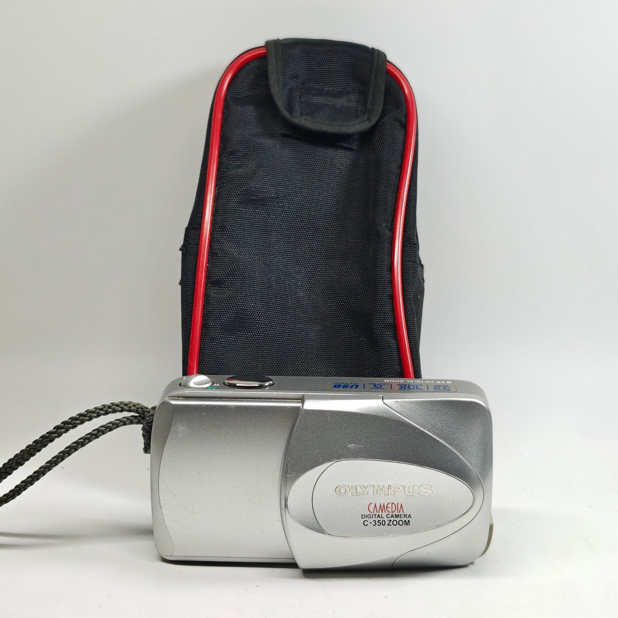 Olympus CAMEDIA C-350 Zoom 3.2MP Digital Camera Silver Retro Y2K Digicam + Case - Native Sole Cameras