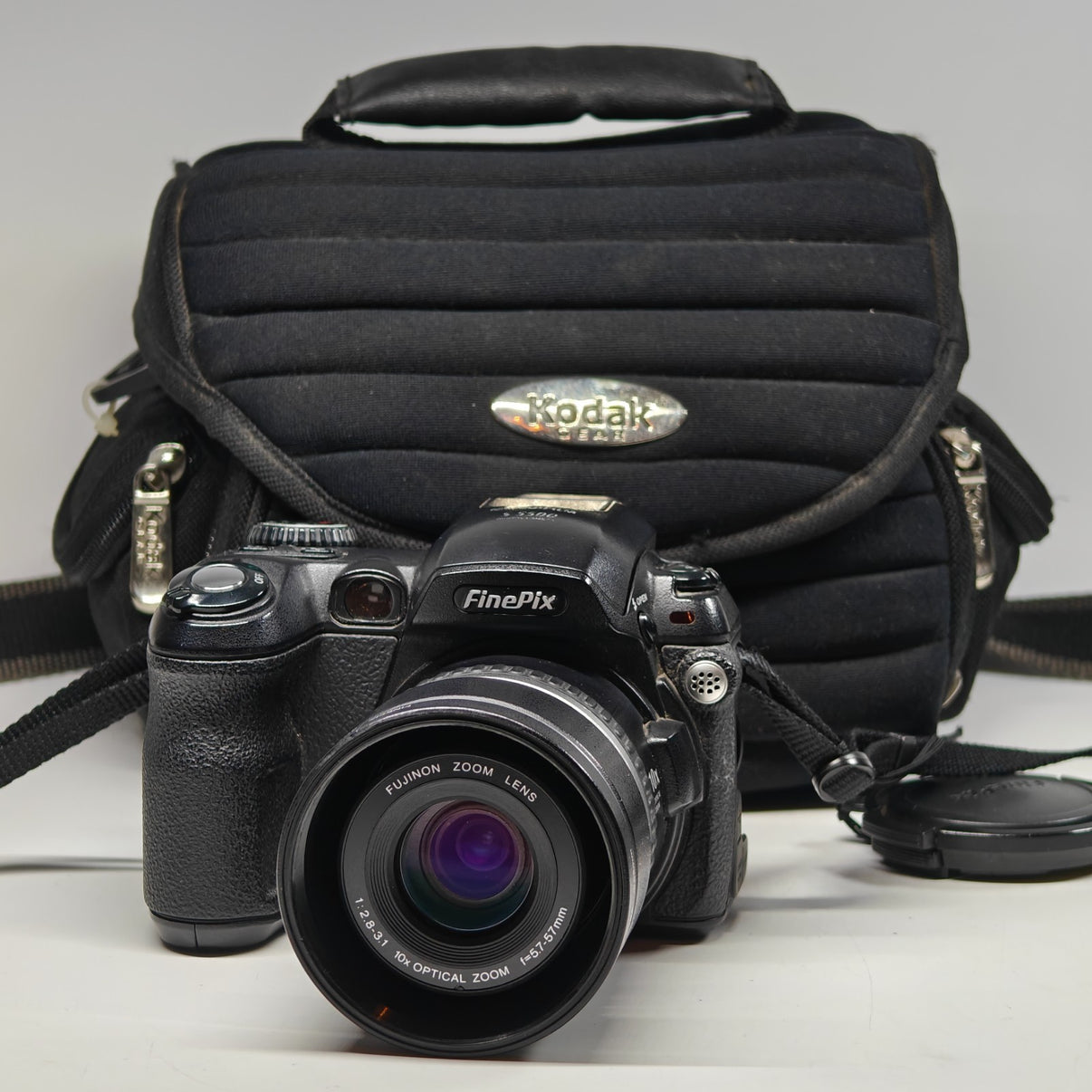 Fujifilm FinePix S5500 Digital Bridge Camera Black 5.1MP 10x Zoom + Bag - Native Sole Cameras