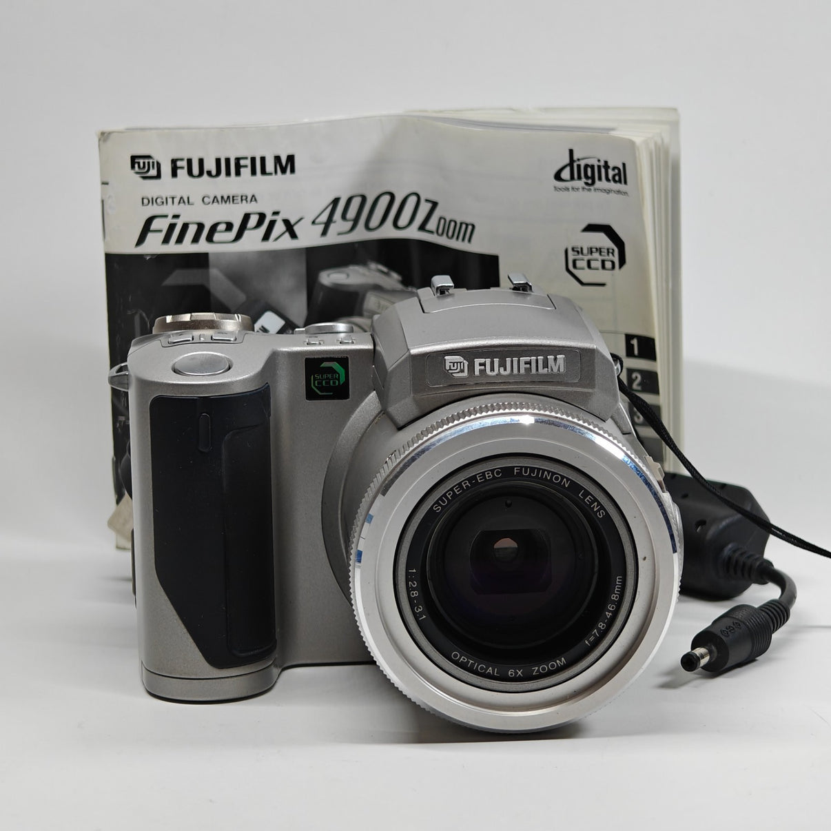 Fujifilm FinePix 4900 Zoom 2.2MP Digital Bridge Camera Silver Retro Y2K Bundle.