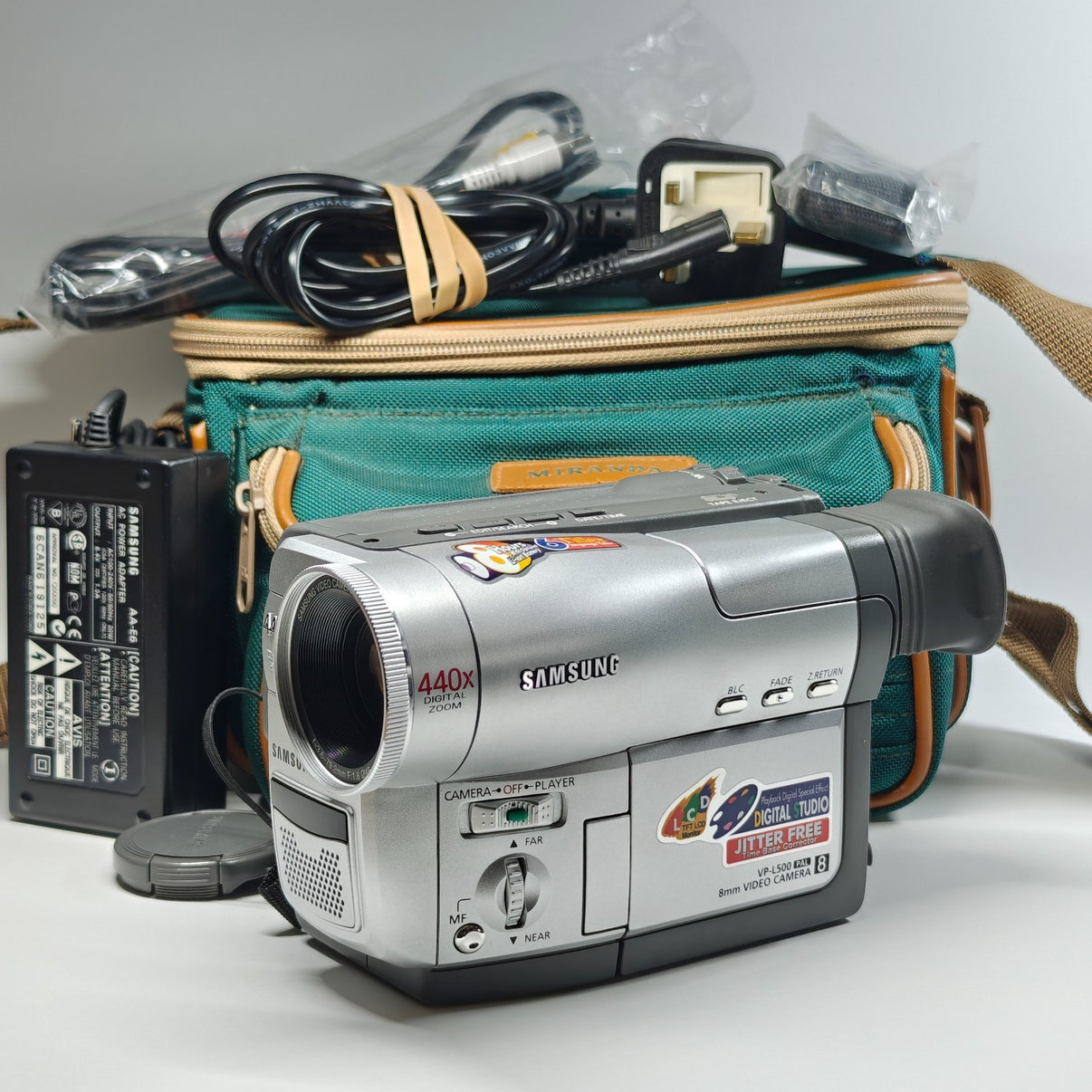 Samsung VP-L500 8mm Video Camera Silver 2.5" LCD 440x Zoom + Charger, Bag, AV - Native Sole Cameras