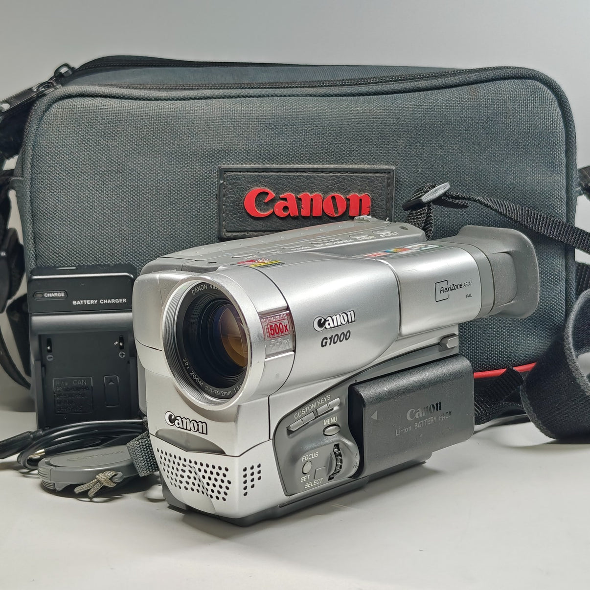Canon G1000 Camcorder Silver 22x Zoom 8mm Video8 Tape Retro Video Camera Bundle - Native Sole Cameras
