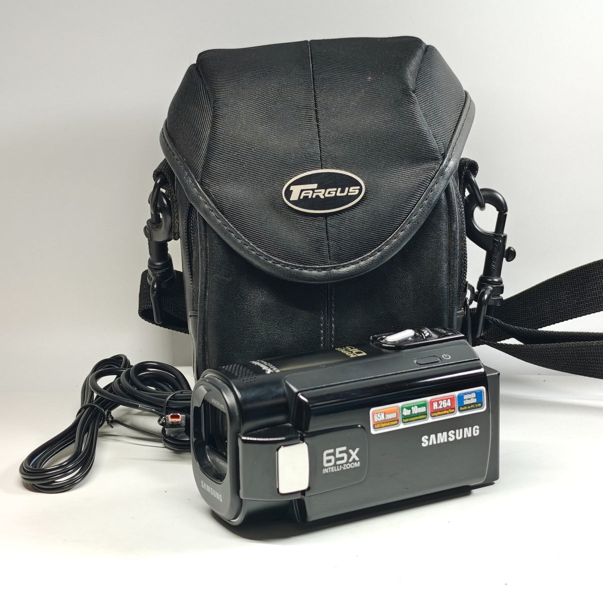 Samsung SMX-F40 Camcorder Black 65x Intelli-Zoom Digital Video Cam, Charger, Bag - Native Sole Cameras