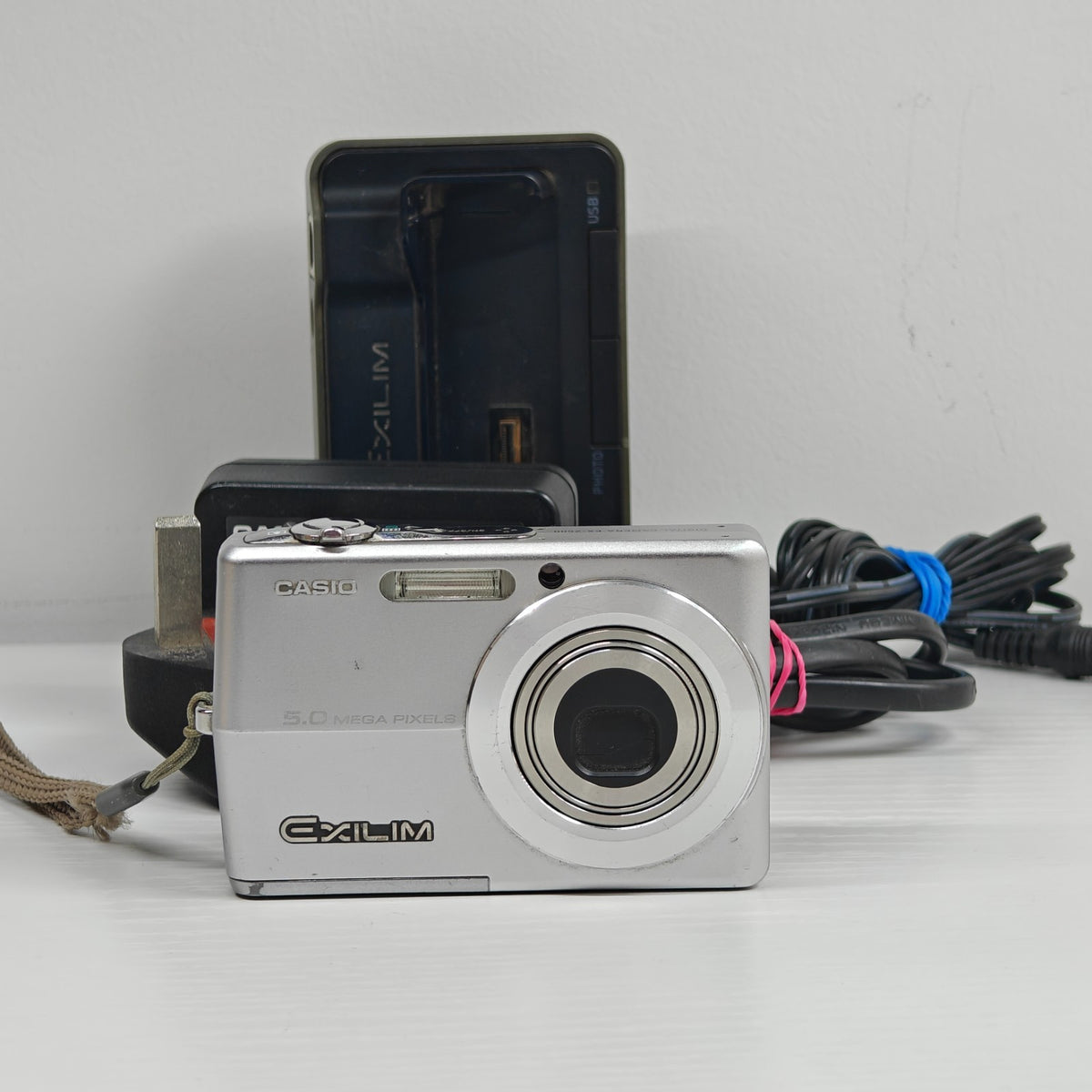 Casio Exilim EX-Z500 Digital Camera 5MP Silver Retro Y2K Digicam + Charger Dock - Native Sole Cameras