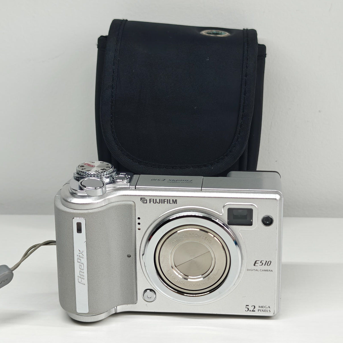 Fujifilm FinePix E510 5.2MP Digital Camera Silver 3.2 Zoom Retro AA Digicam - Native Sole Cameras