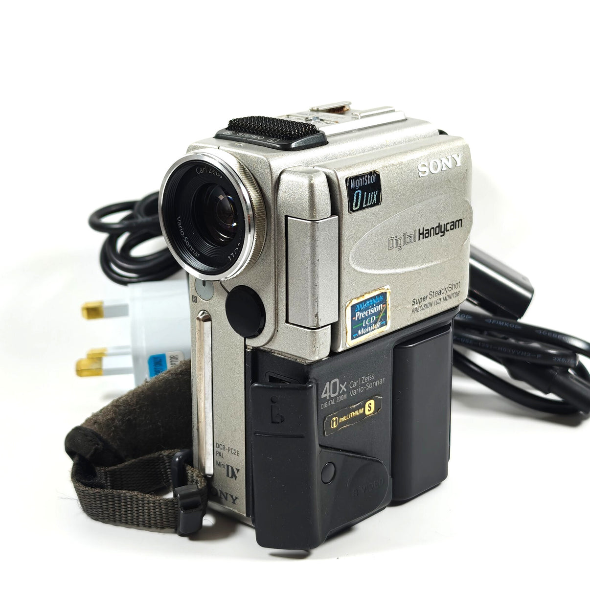 SONY Handycam DCR-PC2E Camcorder MiniDV NightShot Digital Video Camera + Charger.