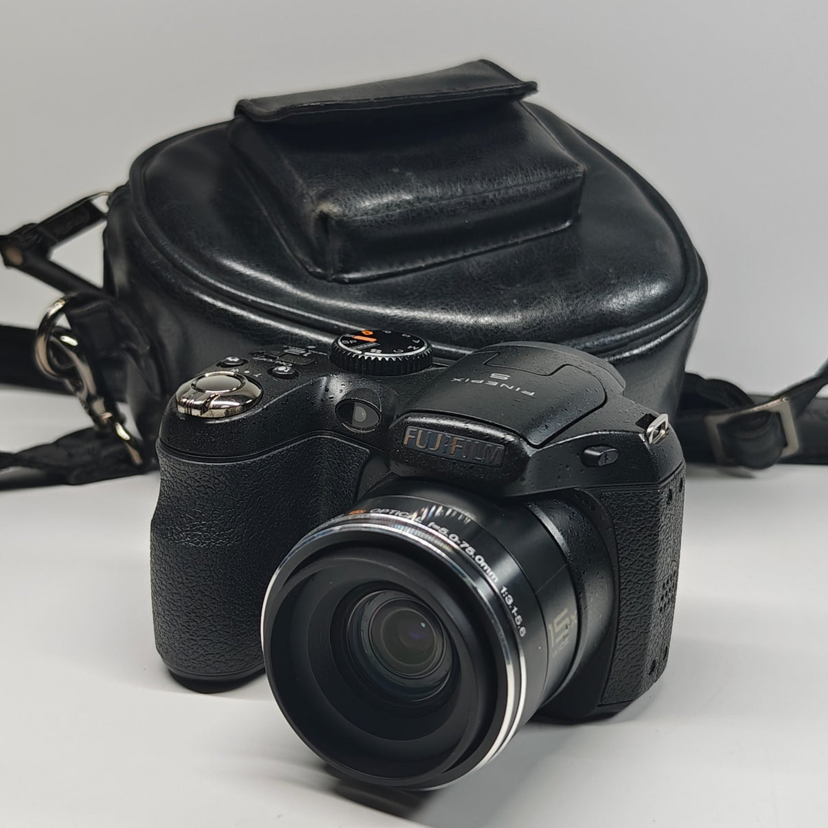 Fujifilm FinePix S1730 Digital Bridge Camera Black 12.2MP 15x Wide Zoom + Bag - Native Sole Cameras