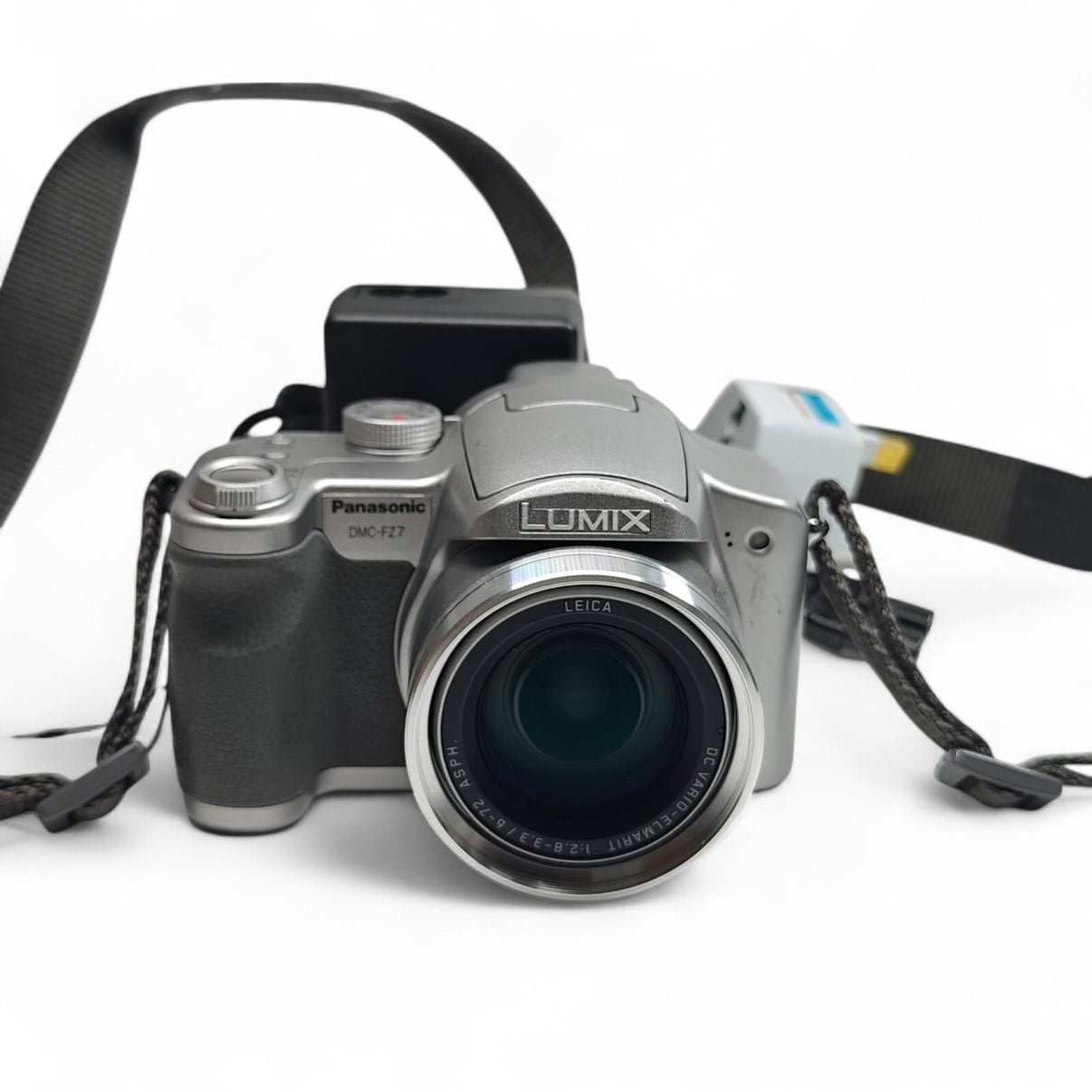 Panasonic LUMIX DMC-FZ7 Digital Bridge Camera Silver 6.0MP Leica Lens + Charger.