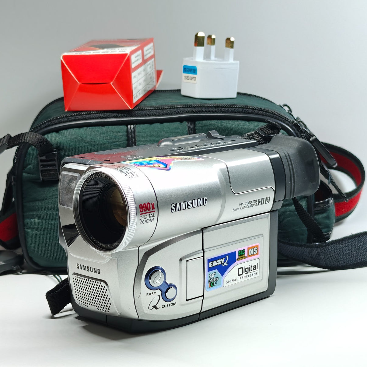 Samsung VP-L750D 8mm Hi8 Video Camera Silver 2.5" LCD 880x Zoom + Charger & Bag - Native Sole Cameras