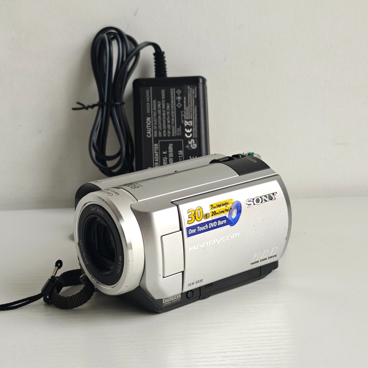 Sony Handycam DCR-SR30E Camcorder 30GB HDD Built-in 20x Zoom NightShot + Charger - Native Sole Cameras