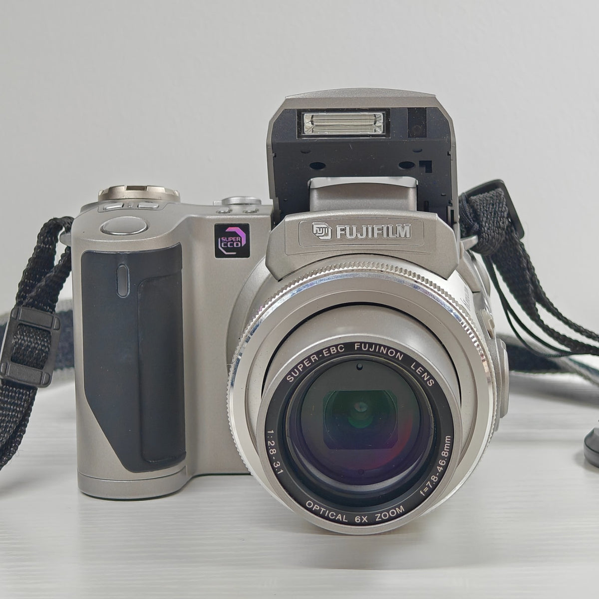 Fujifilm FinePix 4900 Zoom 2.2MP Digital Bridge Camera Silver 6x Zoom + Charger - Native Sole Cameras