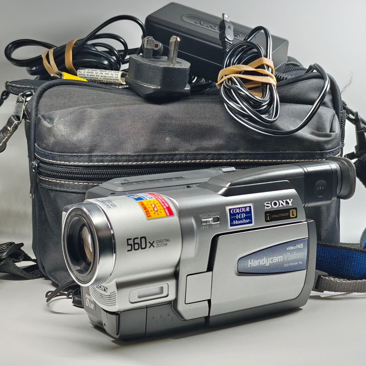 Sony Handycam CCD-TRV59E Camcorder Hi8 Tape NightShot 560x Zoom + Charger & Bag - Native Sole Cameras