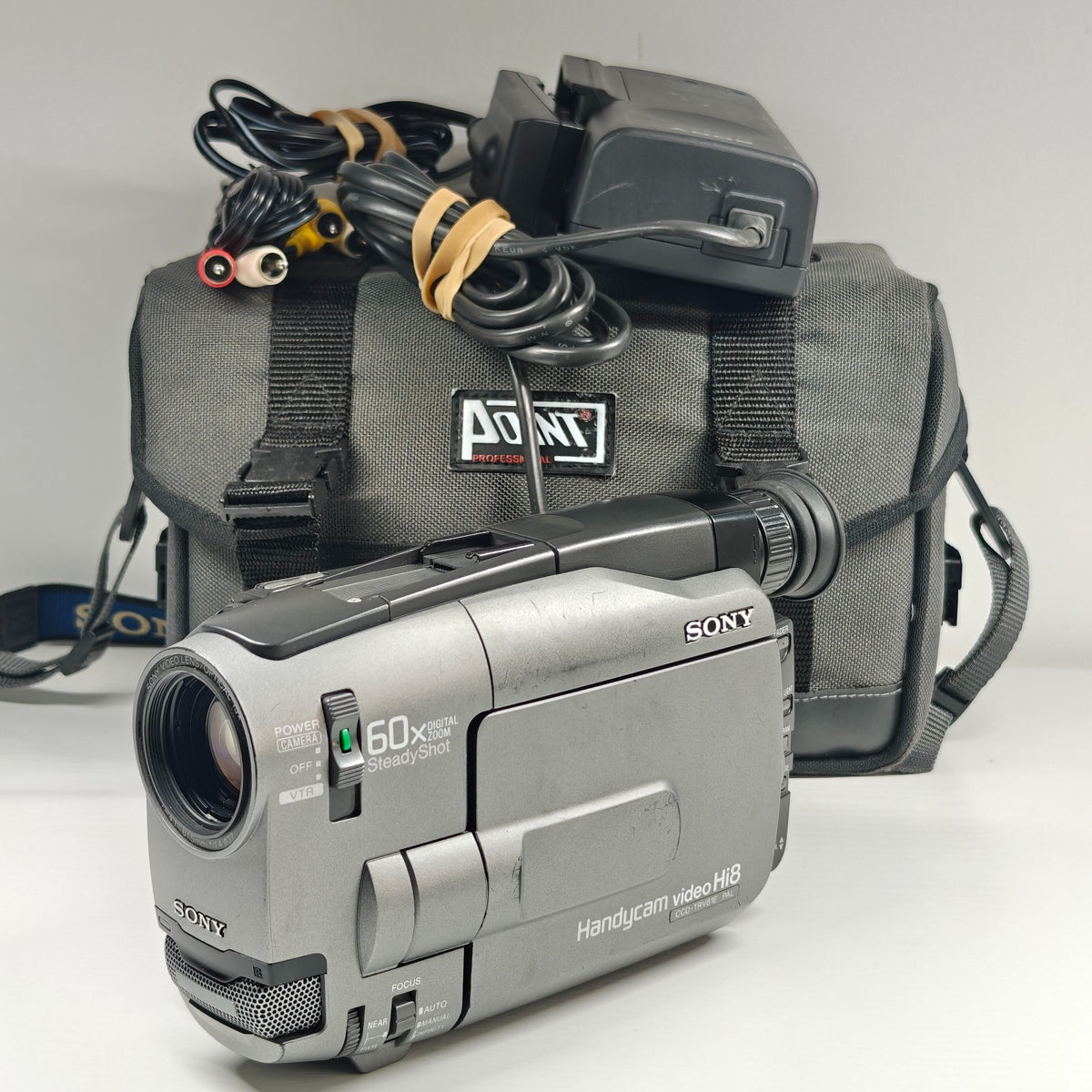 Sony Handycam CCD-TRV81E Video Hi8 Camcorder 60x Zoom CCD with Charger - READ - Native Sole Cameras