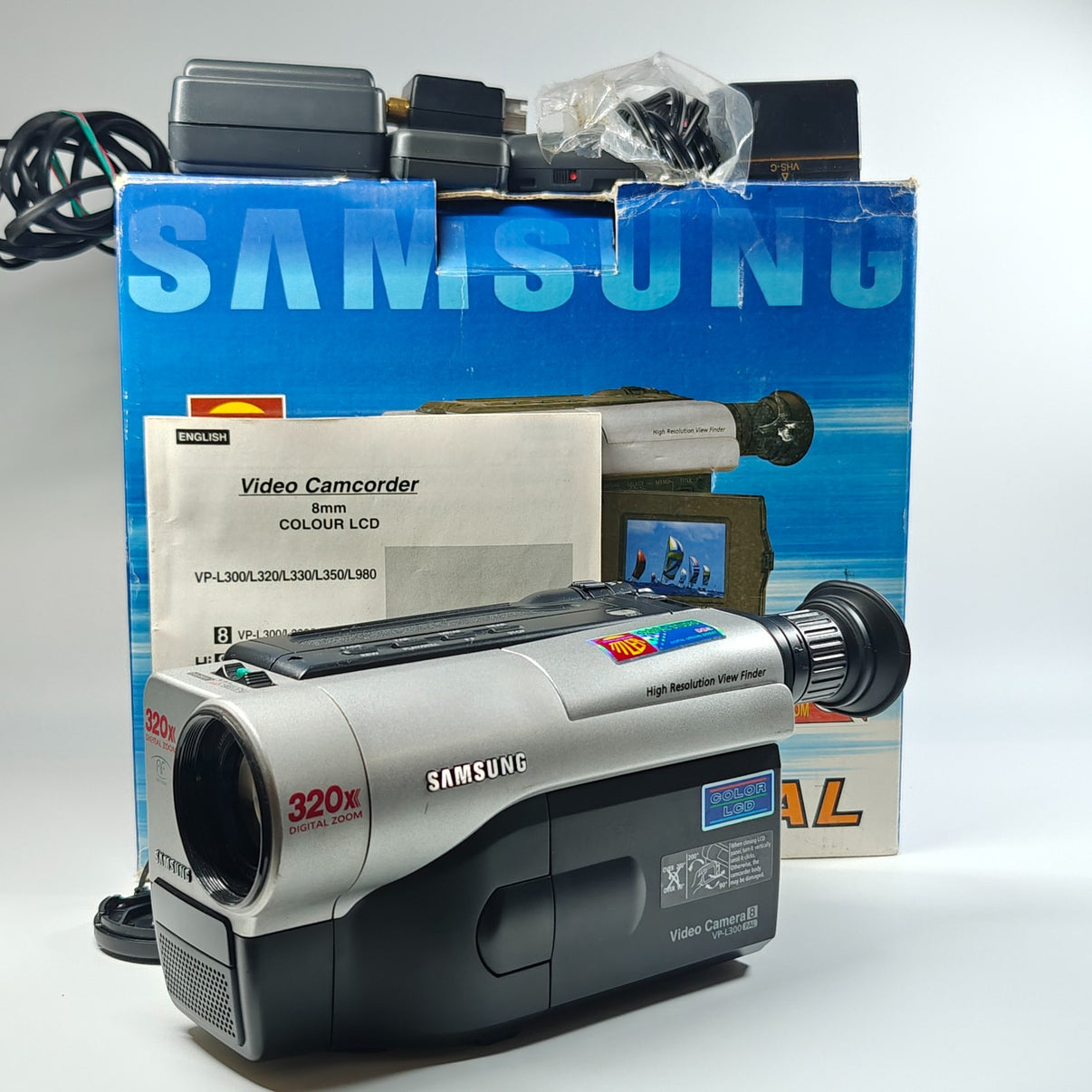 Samsung VP-L300 Camcorder 320x Zoom Retro Video 8mm Video8 Camera + Extras Boxed - Native Sole Cameras