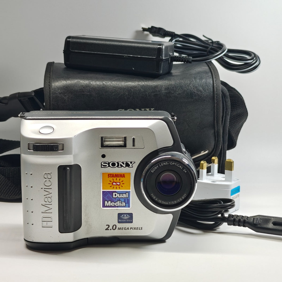 Sony Mavica MVC-FD200 Digital Camera 2.0MP Floppy Disk Retro + Charger & Bag - Native Sole Cameras