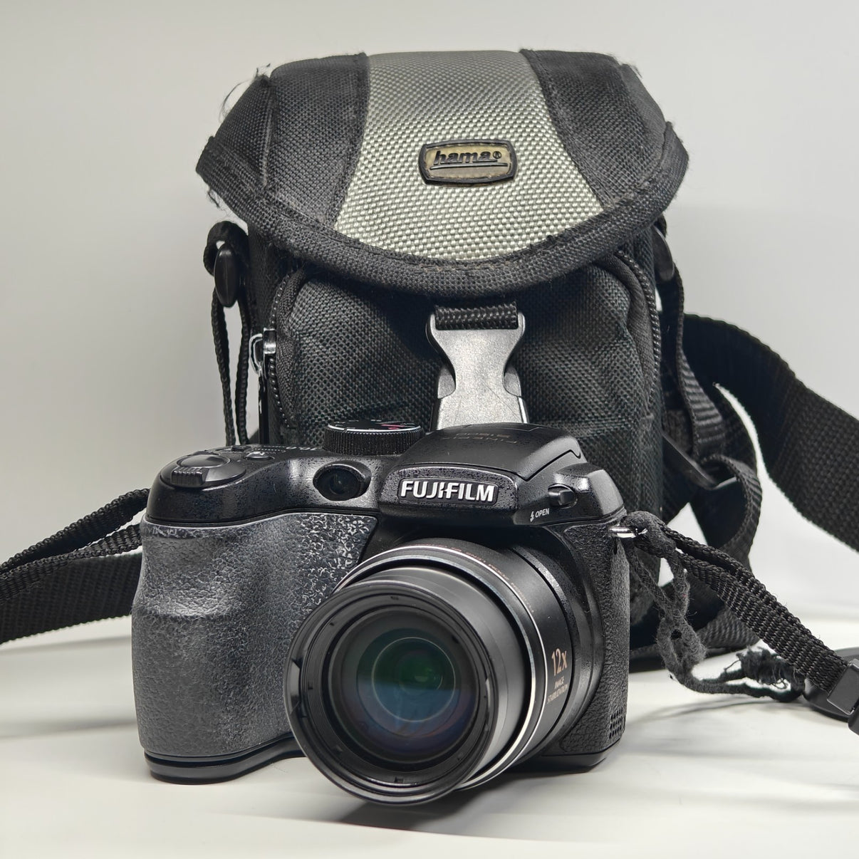 Fujifilm FinePix S1500 10.0MP Digital Bridge Camera Black 12x Optical Zoom + Bag - Native Sole Cameras