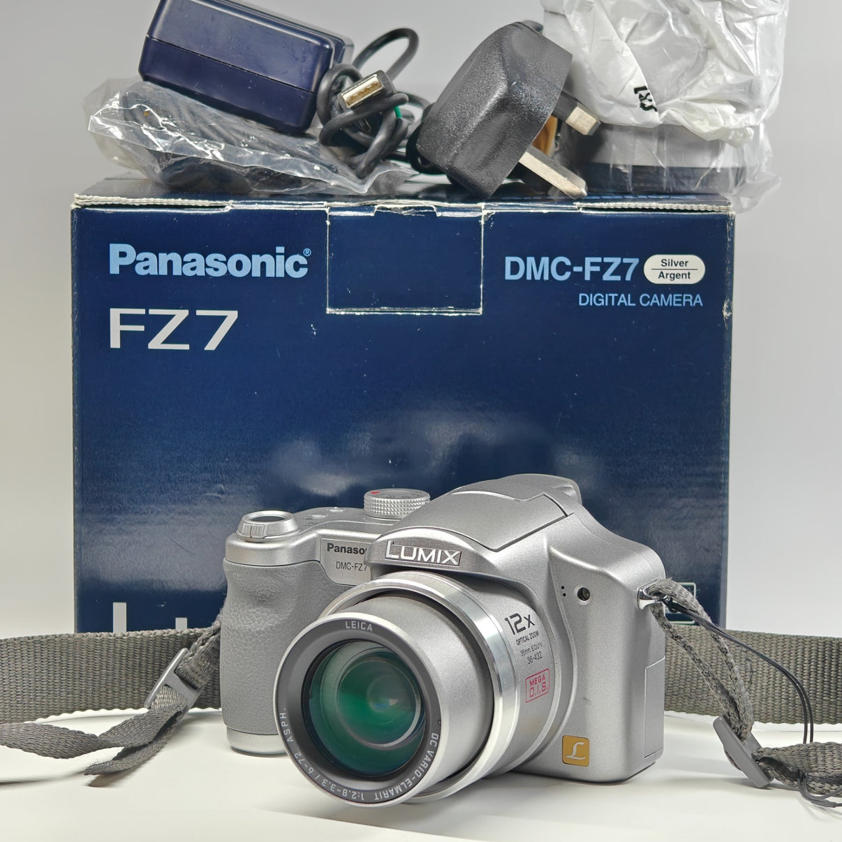 Panasonic LUMIX DMC-FZ7 Digital Bridge Camera Silver 6.0MP Leica Lens - Boxed VG - Native Sole Cameras