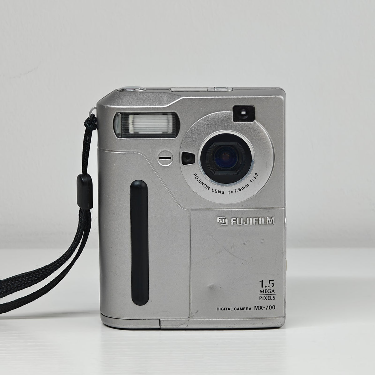 Fujifilm MX-700 1.5MP Digital Camera Silver Retro 1998 Digicam + Charger - Native Sole Cameras