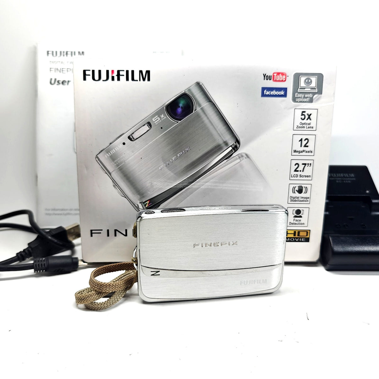 Fujifilm FinePix Z70 12.2MP Digital Camera Silver Boxed - Works but Dead Pixels - Native Sole Cameras